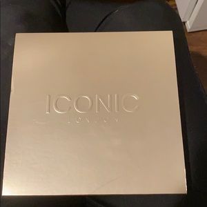 Iconic London Day to slay eyeshadow palette